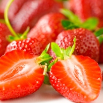 Sfondi Sweet Strawberries 208x208