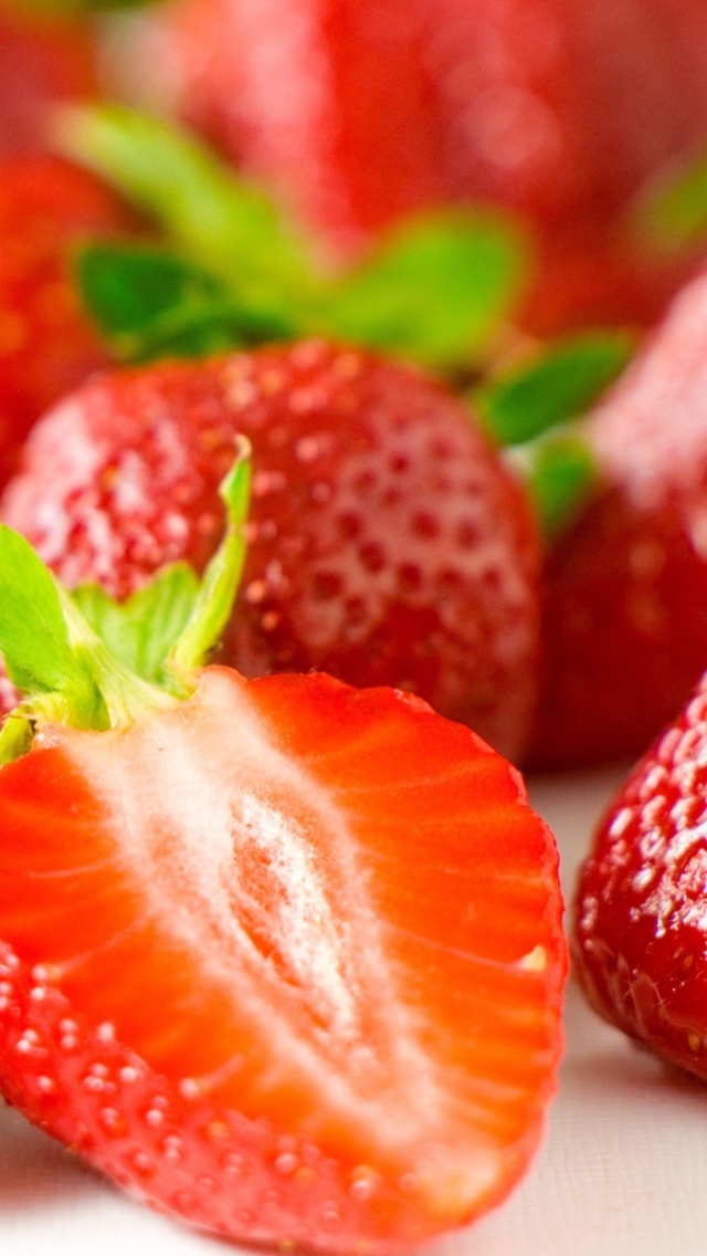 Sfondi Sweet Strawberries 640x1136