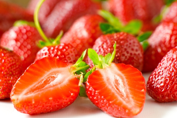 Sweet Strawberries wallpaper