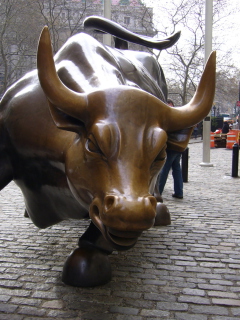 Fondo de pantalla The Wall Street Bull 240x320