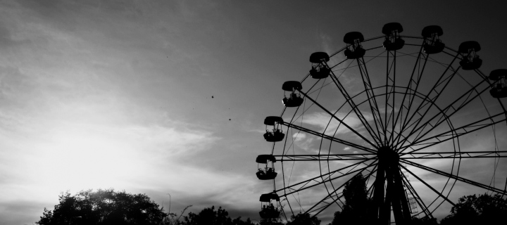 Ferris Wheel In Black And White wallpaper 720x320