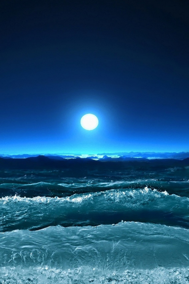 Fondo de pantalla Ocean Waves Under Moon Light 640x960
