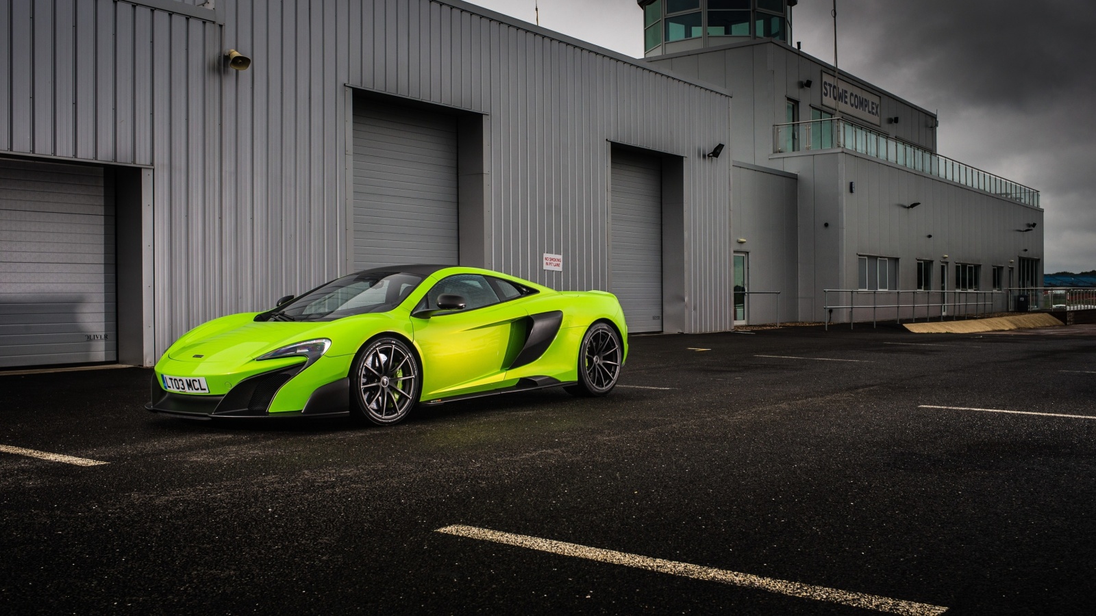 Fondo de pantalla McLaren 675LT 1600x900