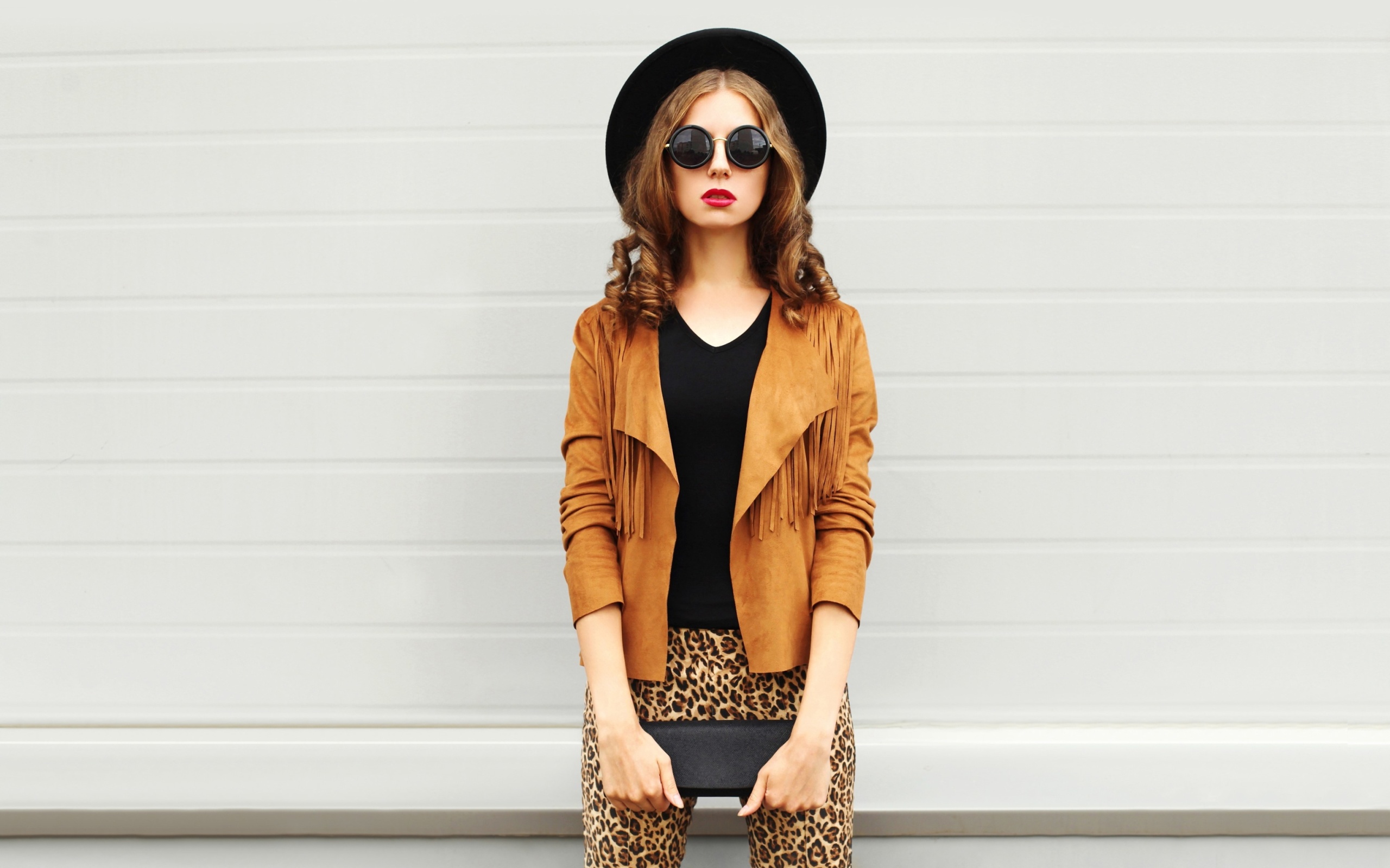 Fashion Girl in Sunglasses screenshot #1 2560x1600