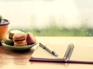 Macaroons and Notebook wallpaper 320x240