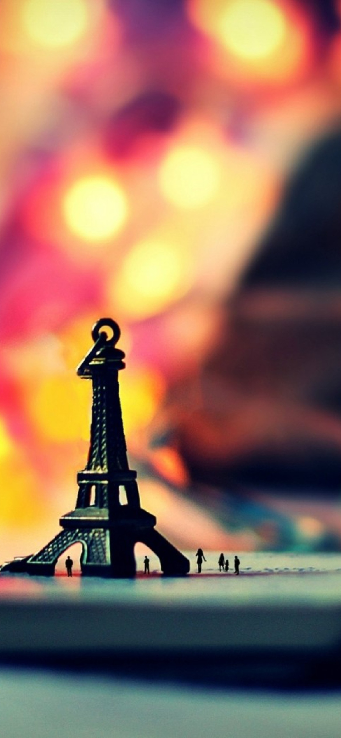 Das Little Eiffel Tower And Bokeh Lights Wallpaper 1170x2532