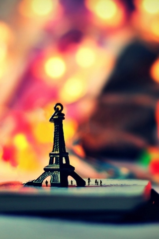 Das Little Eiffel Tower And Bokeh Lights Wallpaper 320x480