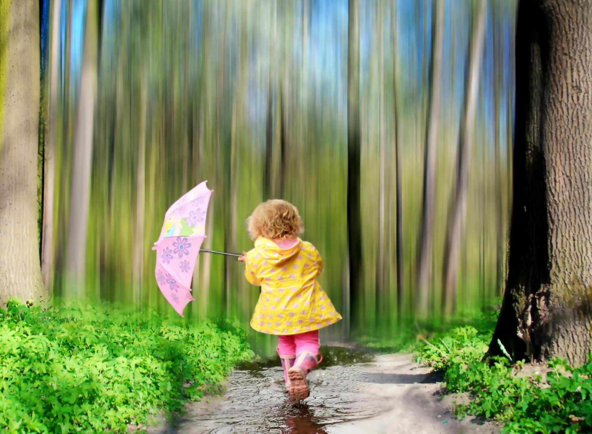 Child With Funny Pink Umbrella wallpaper 1920x1408