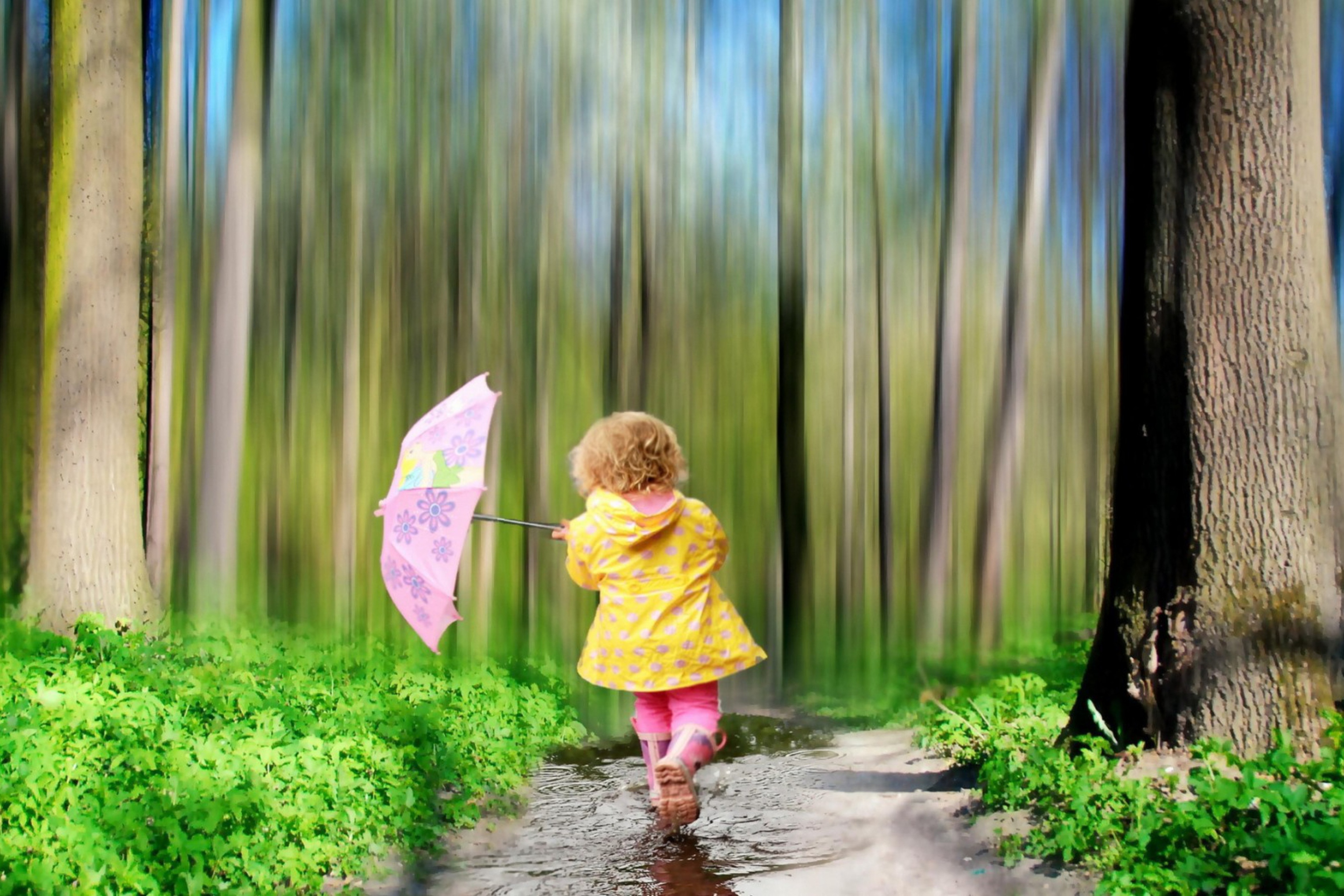 Child With Funny Pink Umbrella wallpaper 2880x1920