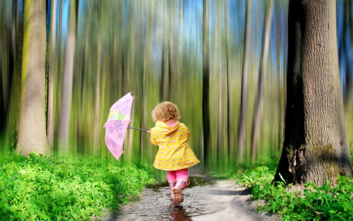 Child With Funny Pink Umbrella wallpaper