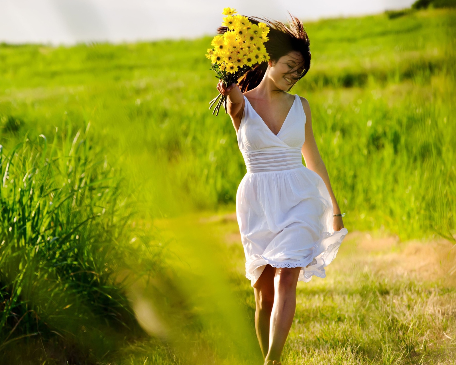 Das Girl With Yellow Flowers In Field Wallpaper 1600x1280