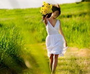 Das Girl With Yellow Flowers In Field Wallpaper 176x144