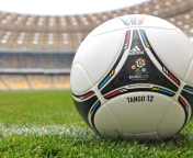 Fondo de pantalla Uefa Euro 2012 Poland Ukrain Tango Ball 176x144