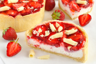 Free Strawberry Tart Picture for Android, iPhone and iPad