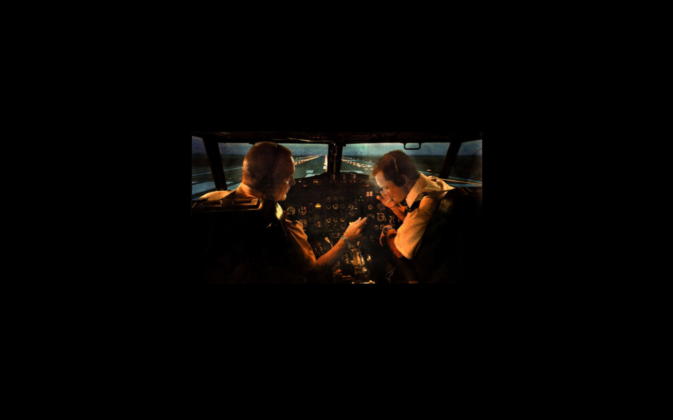 Das Pilots Smoking Wallpaper 2560x1600