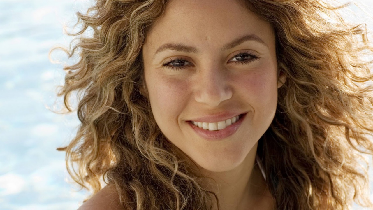 Sfondi Cute Curly Shakira 1280x720