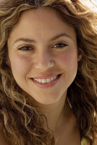 Cute Curly Shakira screenshot #1 320x480