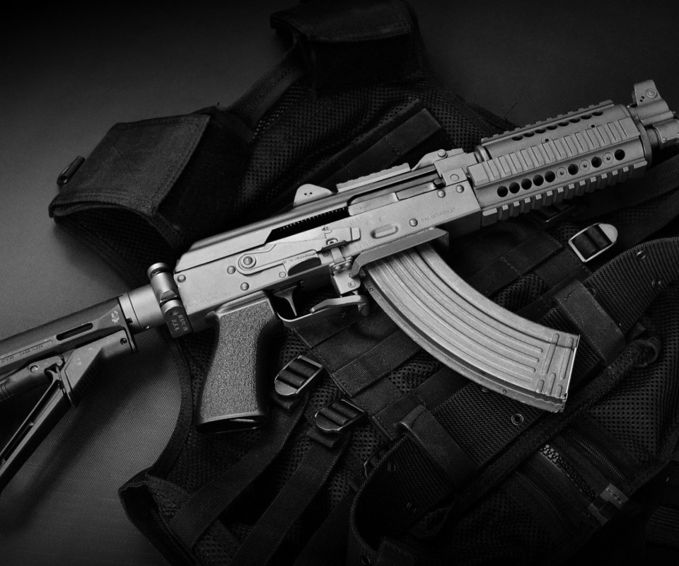 Fondo de pantalla Bulletproof Vest and Machine Gun 960x800