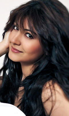 Fondo de pantalla Anushka Sharma HD 240x400