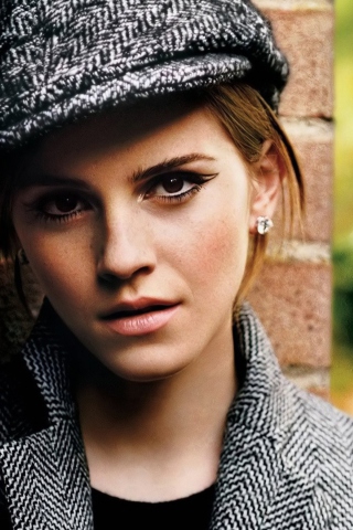Sfondi Emma Watson In Grey Cap And Coat 320x480