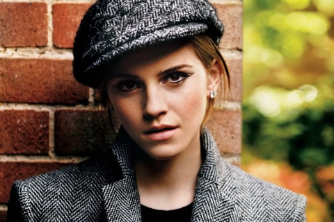 Das Emma Watson In Grey Cap And Coat Wallpaper 480x320