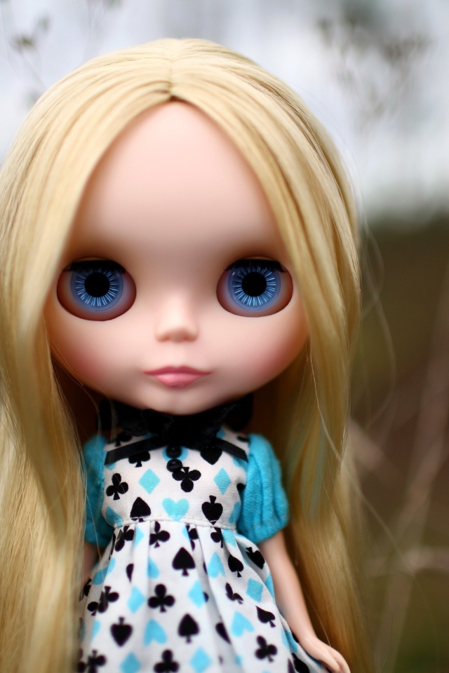 Обои Blonde China Doll With Blue Eyes 640x960