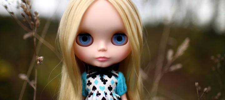 Sfondi Blonde China Doll With Blue Eyes 720x320