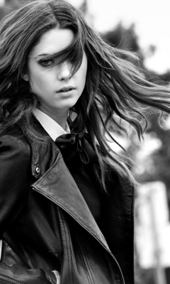 Girl Black And White Portrait screenshot #1 240x400