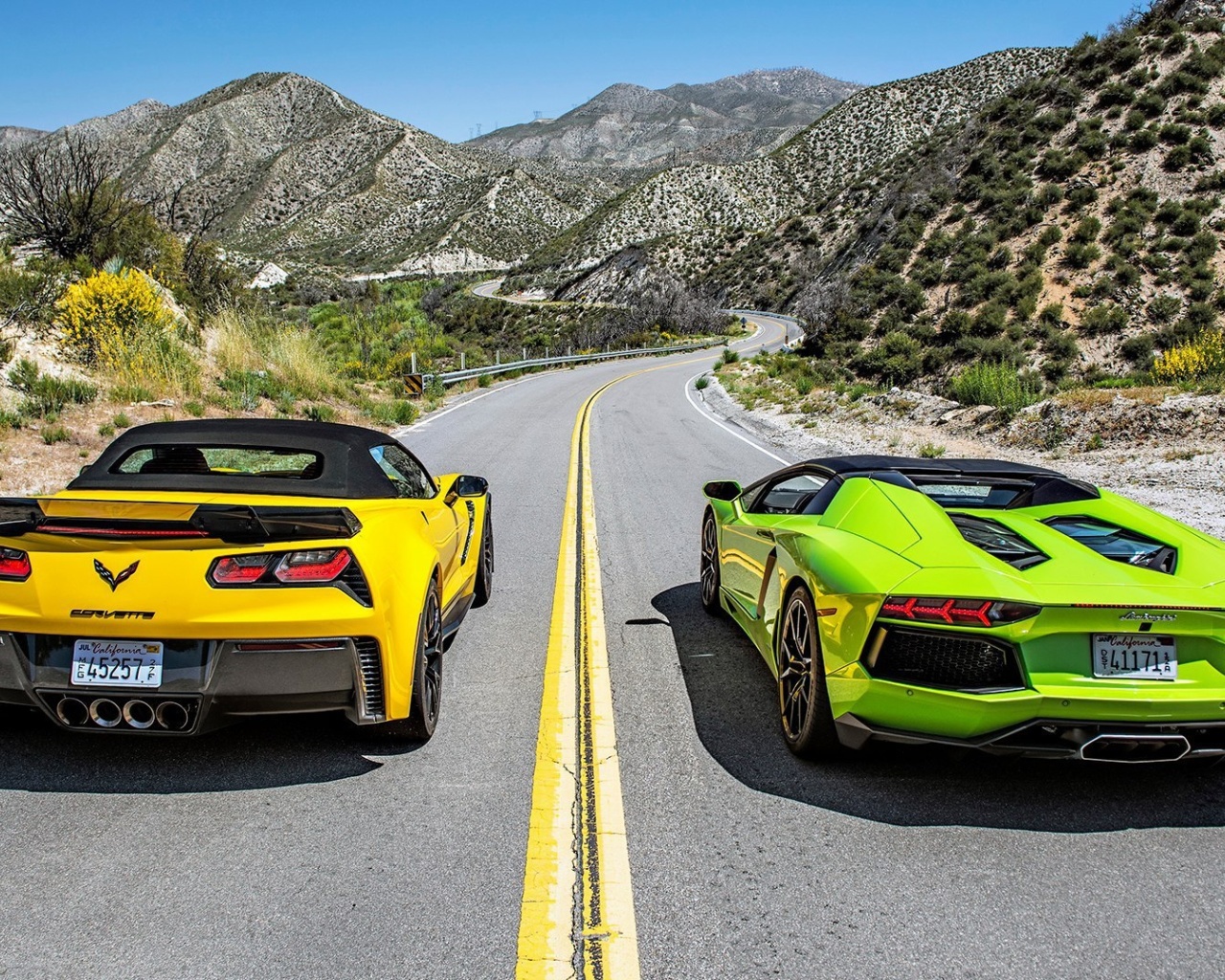 Обои Chevrolet Corvette Stingray vs Lamborghini Aventador 1280x1024