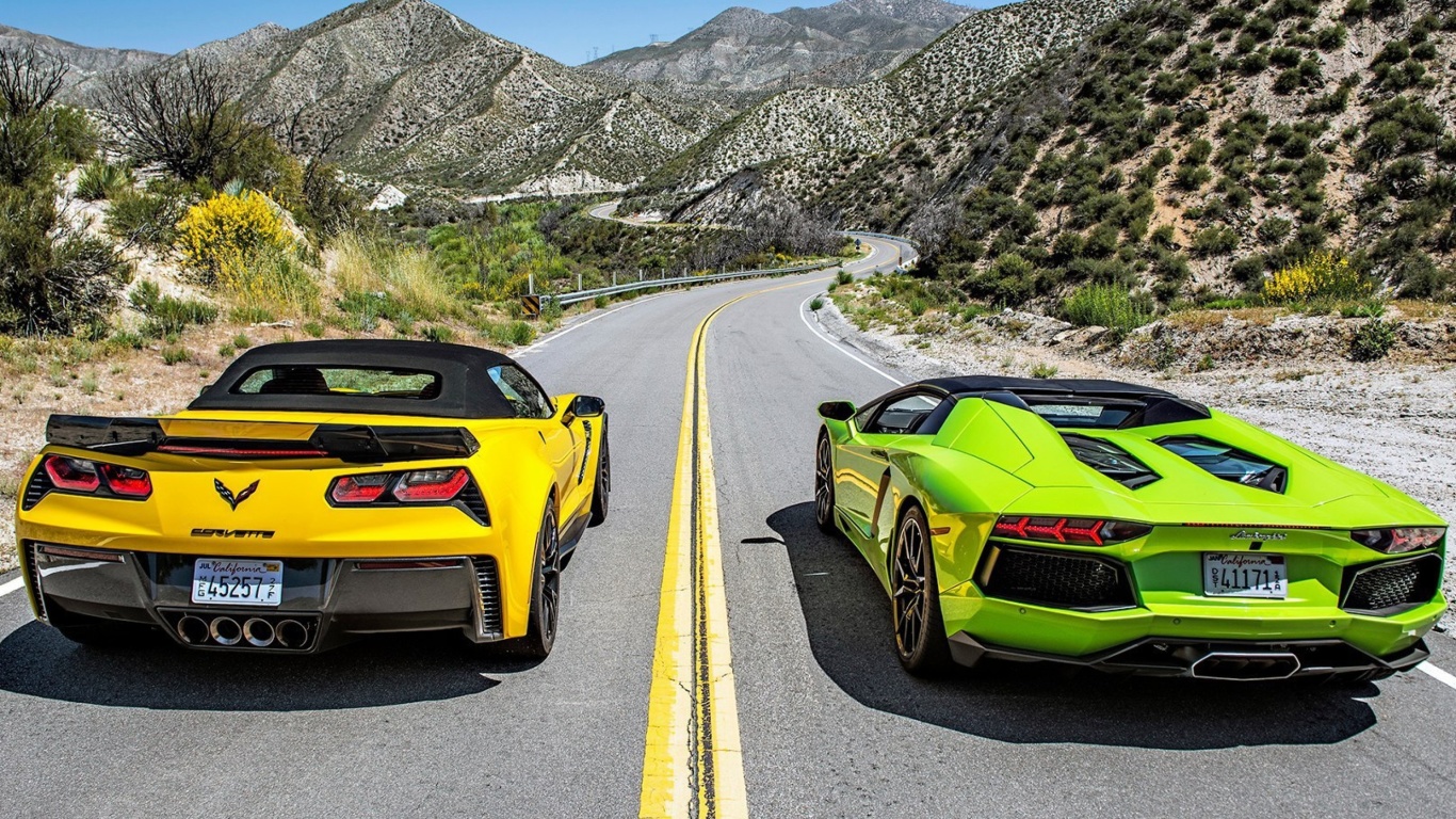 Обои Chevrolet Corvette Stingray vs Lamborghini Aventador 1366x768