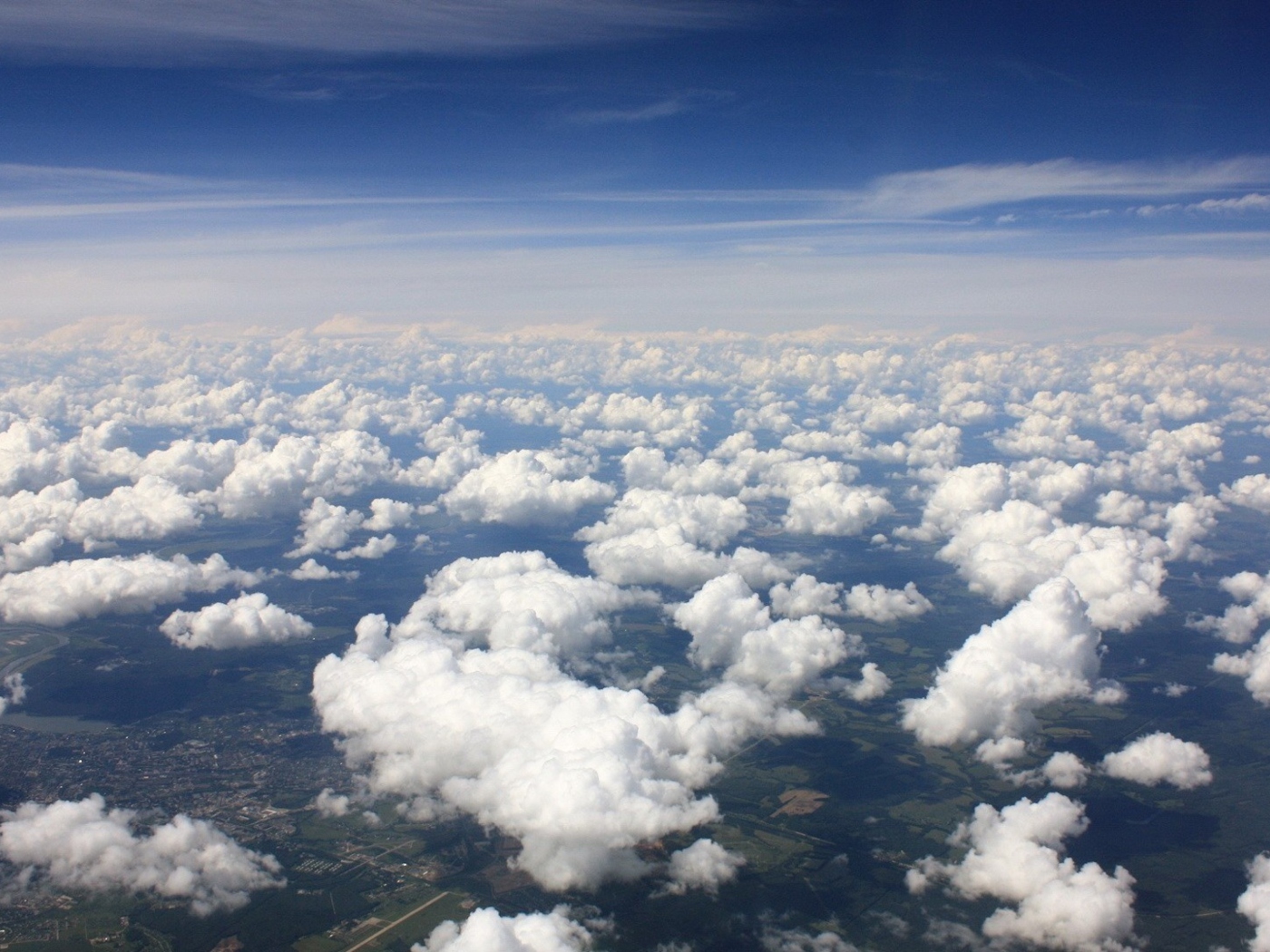 Sfondi White Clouds 1400x1050