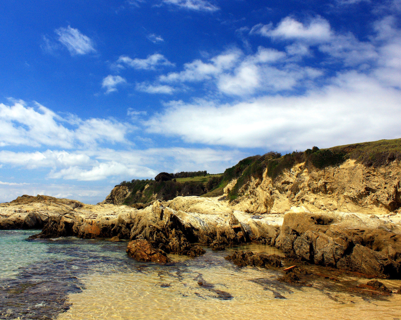 Das Rocks near Chile coast Wallpaper 1280x1024