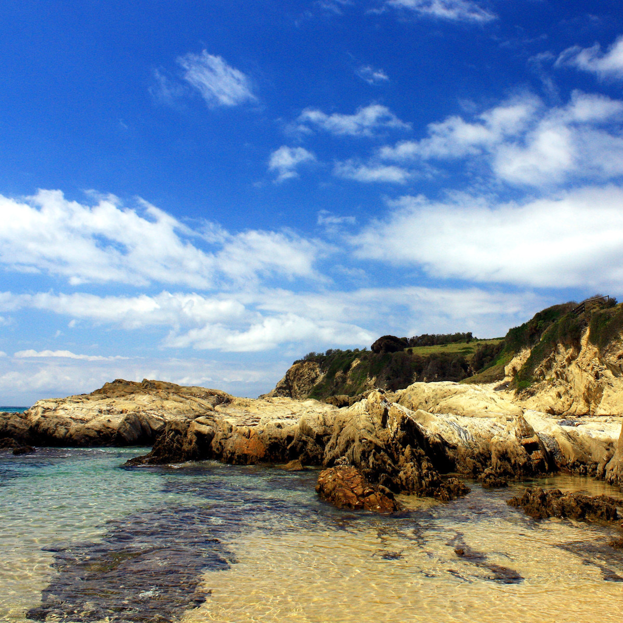 Das Rocks near Chile coast Wallpaper 2048x2048