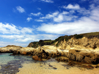 Das Rocks near Chile coast Wallpaper 320x240