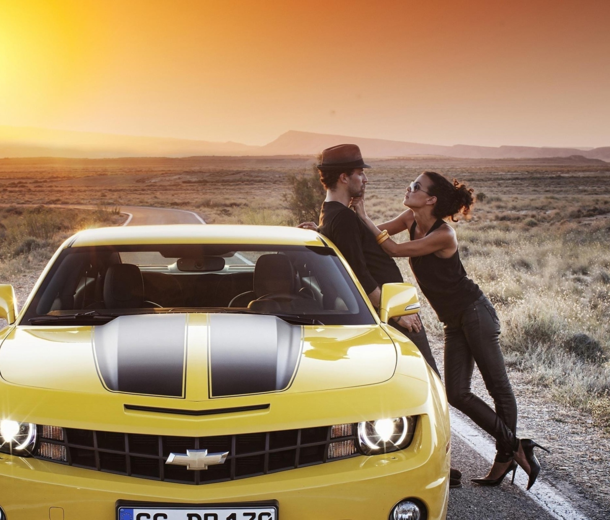 Обои Couple And Yellow Chevrolet 1200x1024