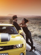 Das Couple And Yellow Chevrolet Wallpaper 132x176