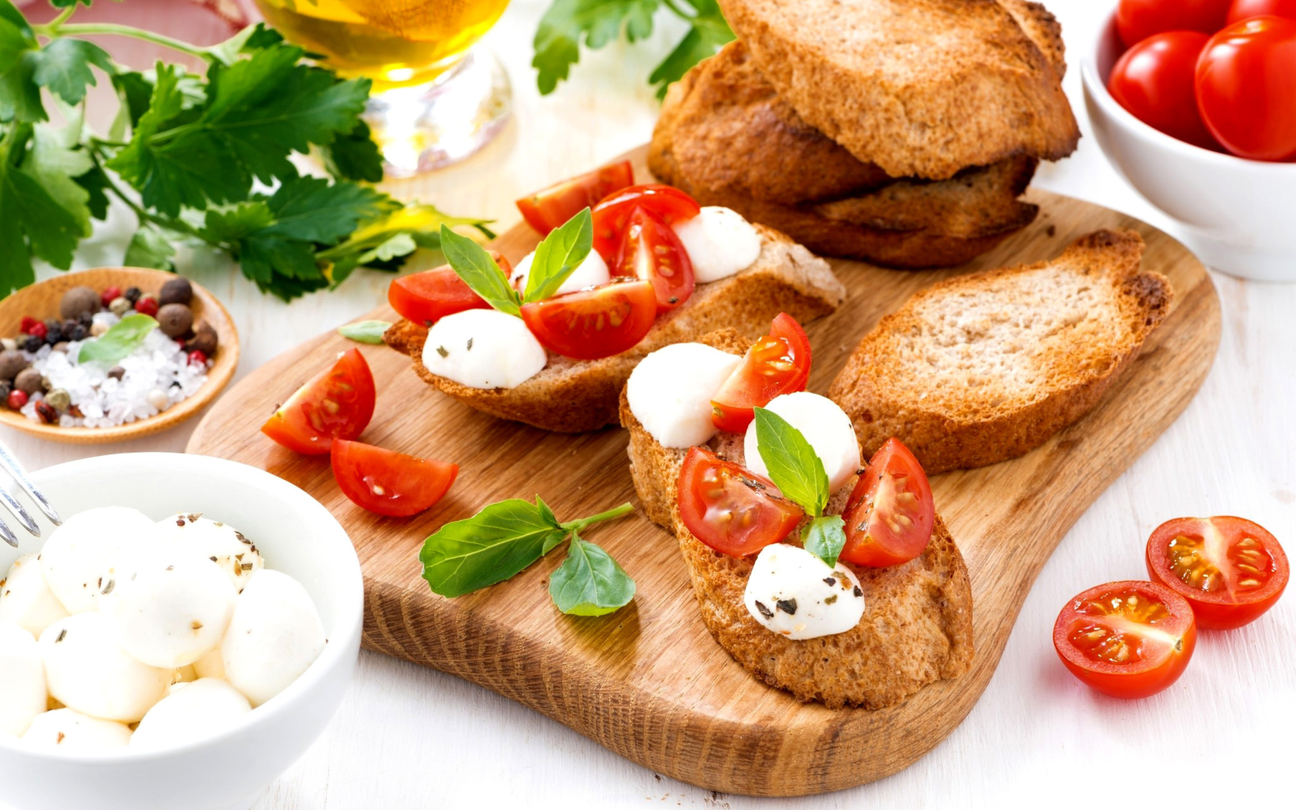 Обои Canape Bruschetta, Mozzarella, Tomatoes 2560x1600