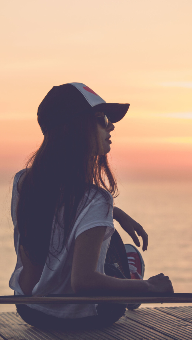 Scater Girl At Sunset By Sea wallpaper 640x1136