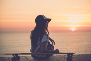 Scater Girl At Sunset By Sea - Obrázkek zdarma 