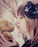 Обои Girl Kissing Teddy Bear 128x160