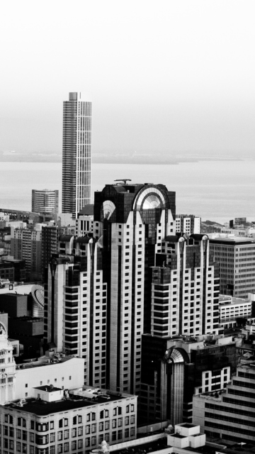 Screenshot №1 pro téma Black And White City On Coast 360x640