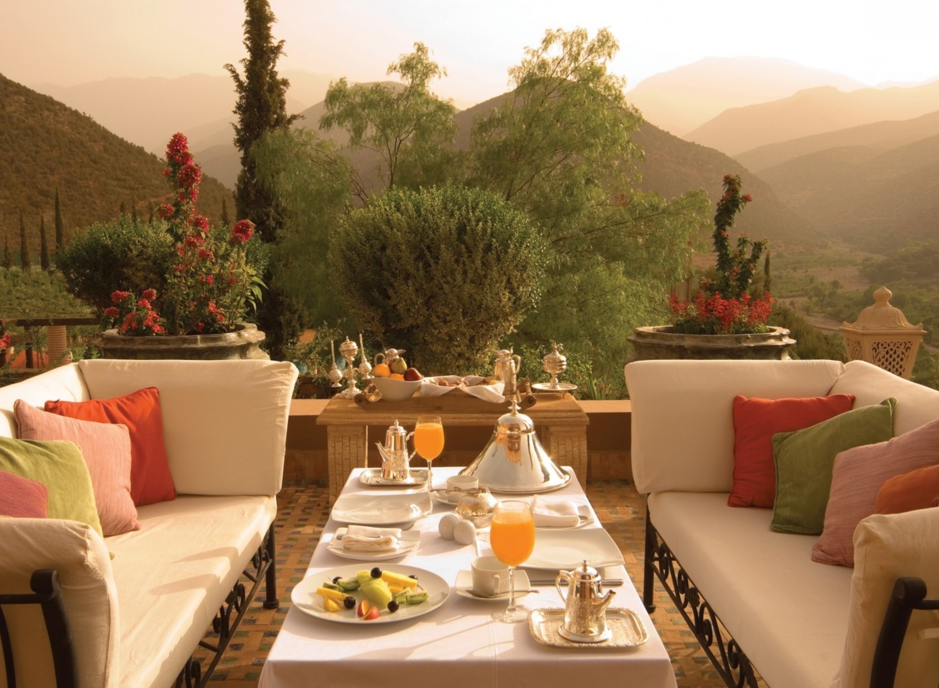 Summer Lunch on Terrace wallpaper 1920x1408