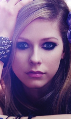 Fondo de pantalla Avril Lavigne Portrait 240x400
