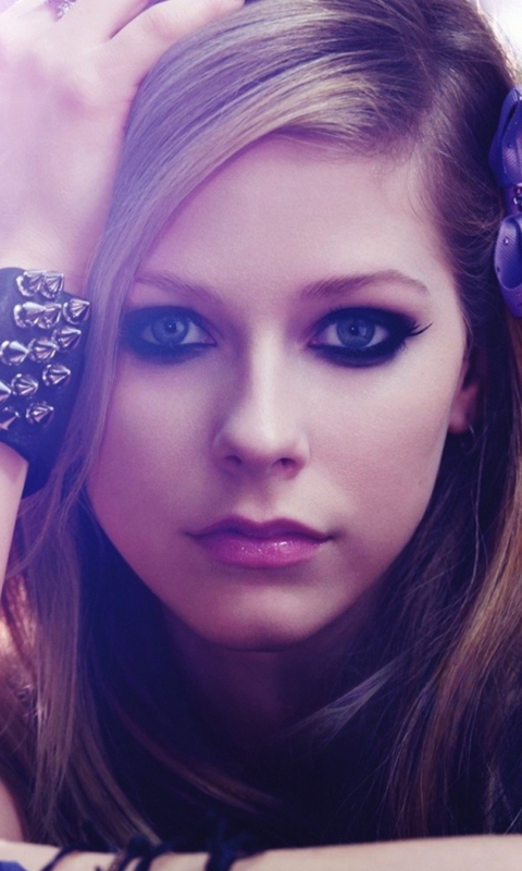 Fondo de pantalla Avril Lavigne Portrait 480x800