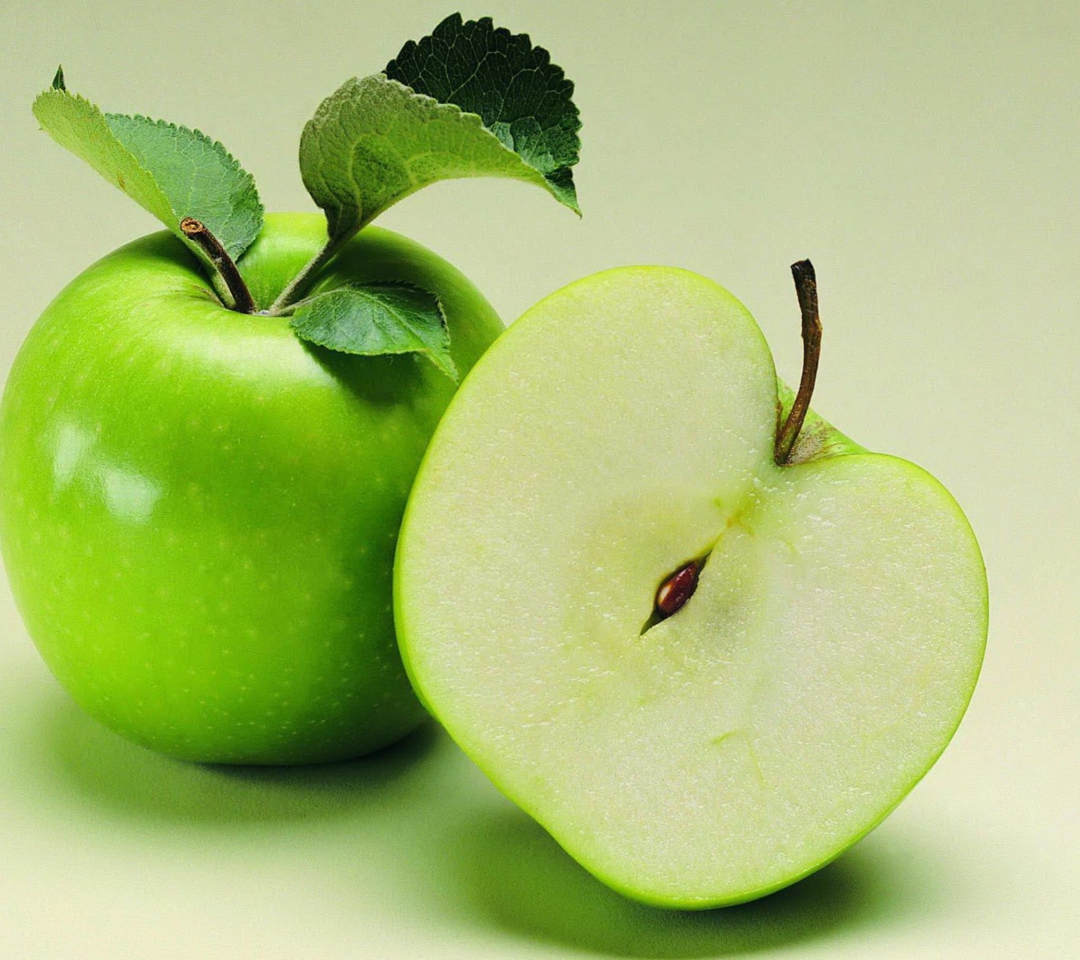 Обои Fresh And Juicy Green Apple 1080x960