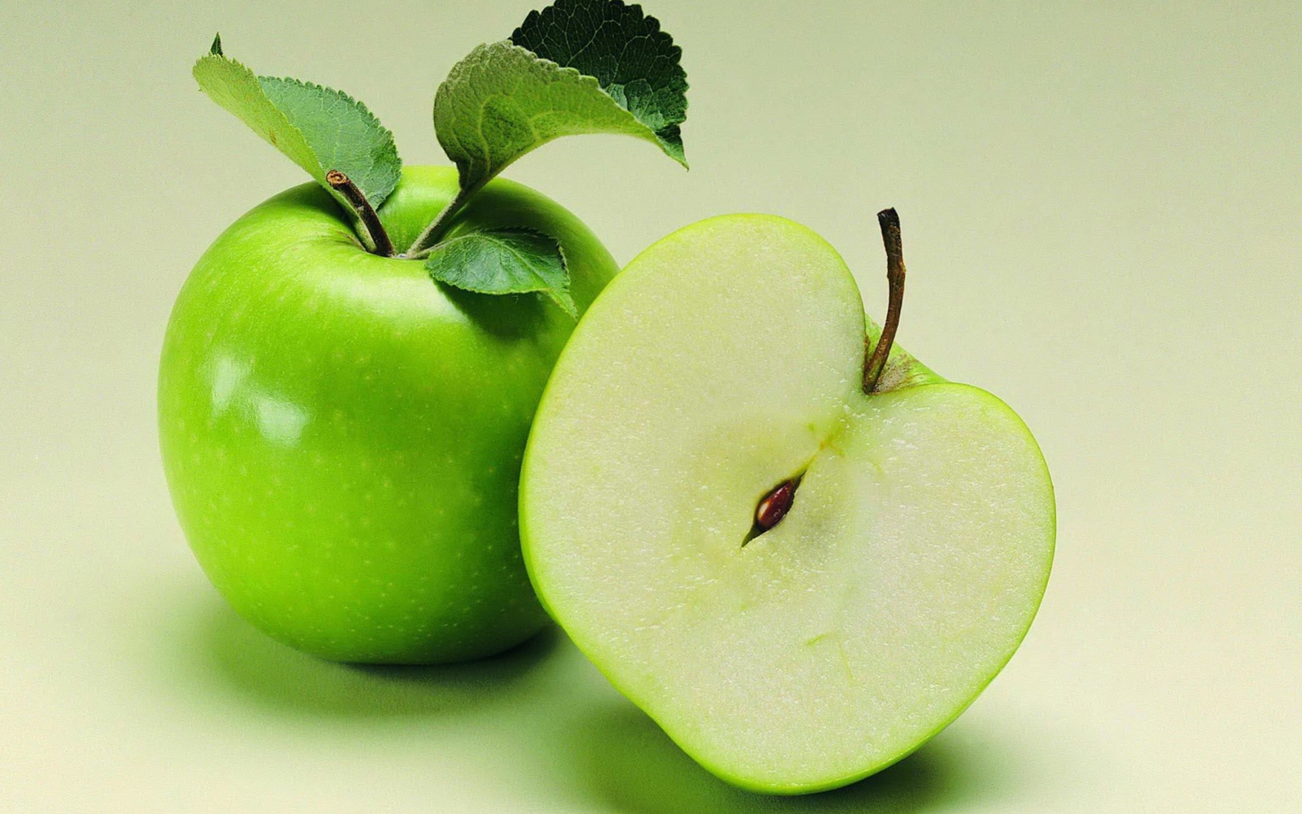 Fondo de pantalla Fresh And Juicy Green Apple 1440x900