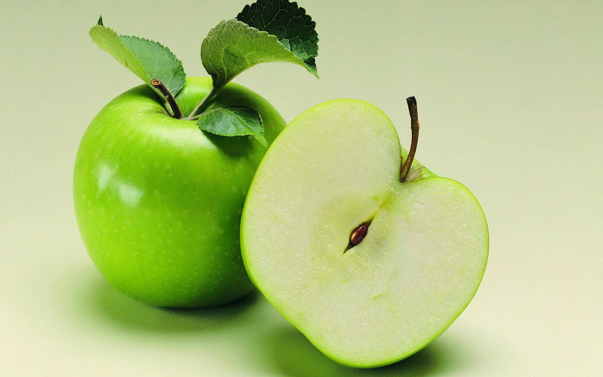 Fresh And Juicy Green Apple wallpaper 1920x1200