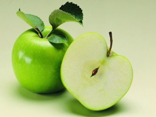 Sfondi Fresh And Juicy Green Apple 320x240