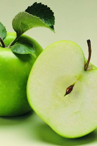 Das Fresh And Juicy Green Apple Wallpaper 320x480