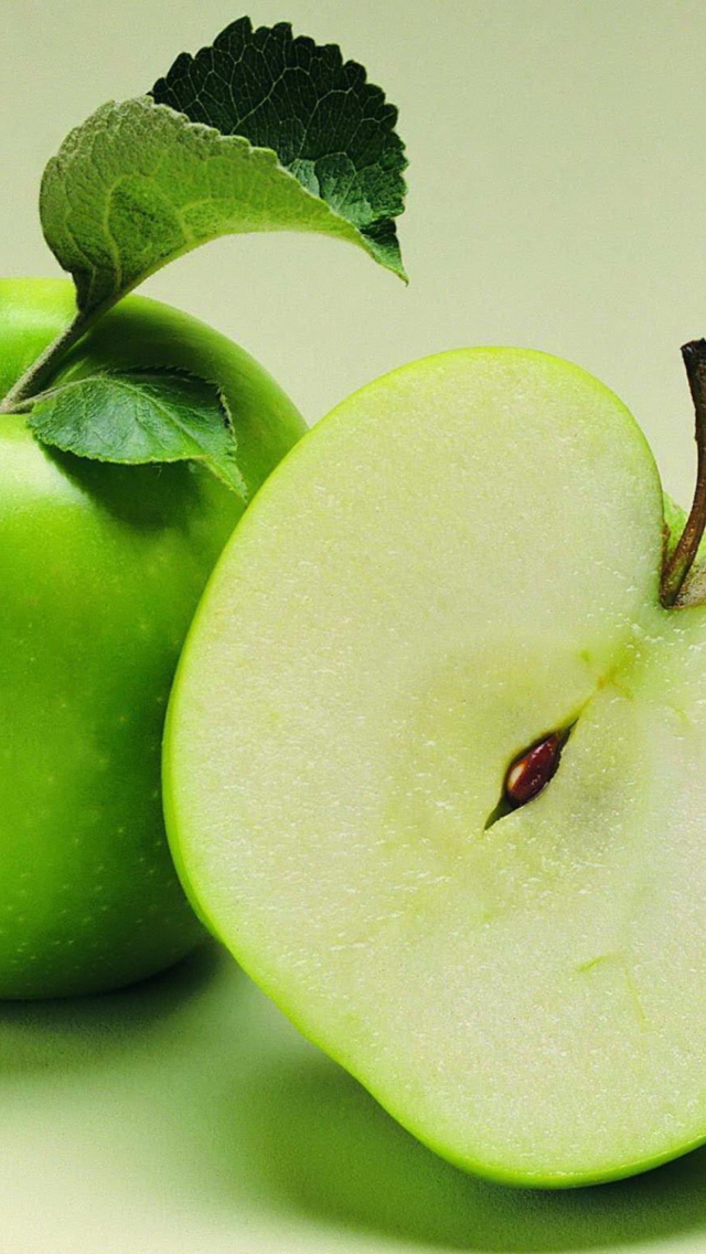 Fresh And Juicy Green Apple wallpaper 640x1136